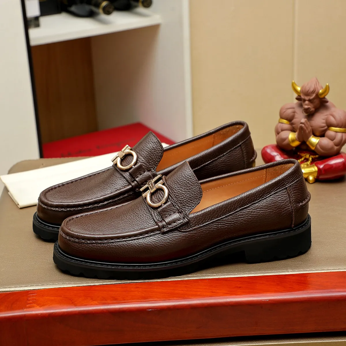 Men's shoes 💰440 Ferragamo [Ferragamo] top imported suit men's shoes 💯Original copy of the official website, product materials: selected imported embossed calfskin + luxury hardware buckle accessories ~ imported water-dyed cow 🐂 leather lining. Strong three-dimensional visual effect, original combination outsole, multiple colors available😘 Size: 39-44 (38.45.46. Customized)